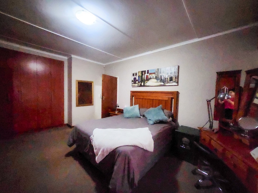 4 Bedroom Property for Sale in Flamwood North West